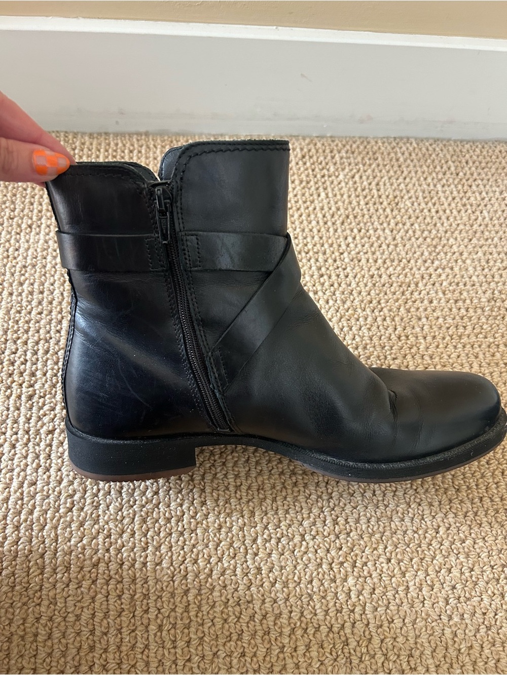 Ecco Women’s Black Leather Waterproof Buckle Ankle Boots Size 41 Like New - Picture 4 of 8